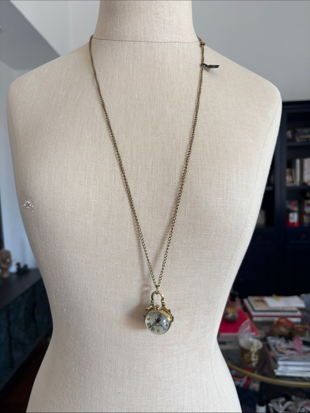 Round clock necklace - Picture 2 of 3